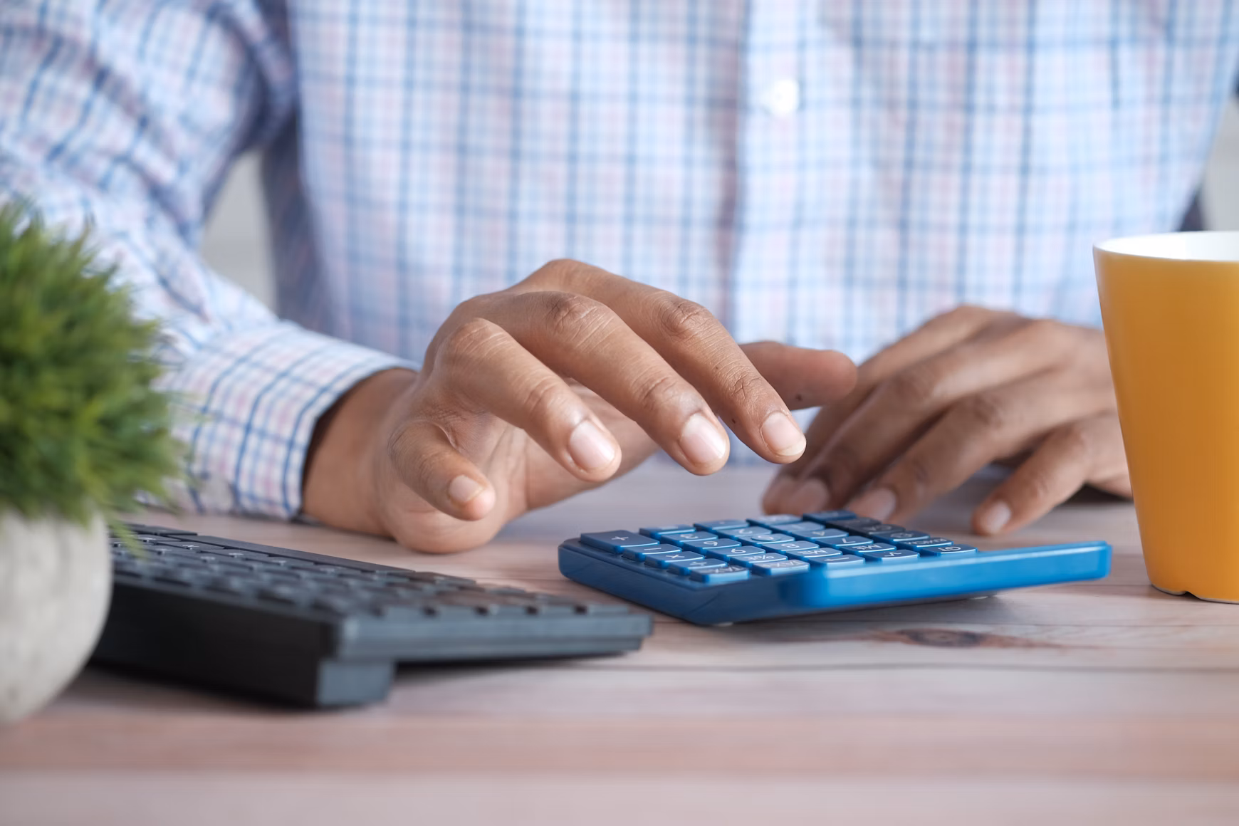 Comment continuer à toucher ses ARE légalement tout en travaillant en freelance en 2026 ?